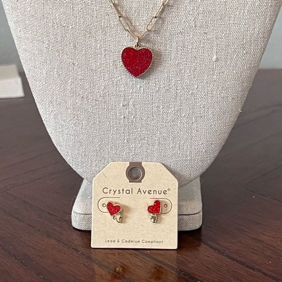 Twin Heart Red Rhinestone Earrings - Picture 5 of 6